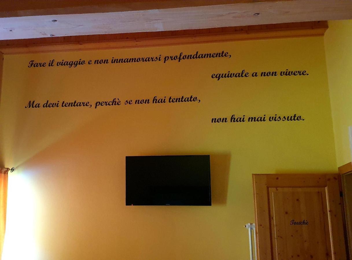 Chalet Chapeau Rar Castel Condino Εξωτερικό φωτογραφία