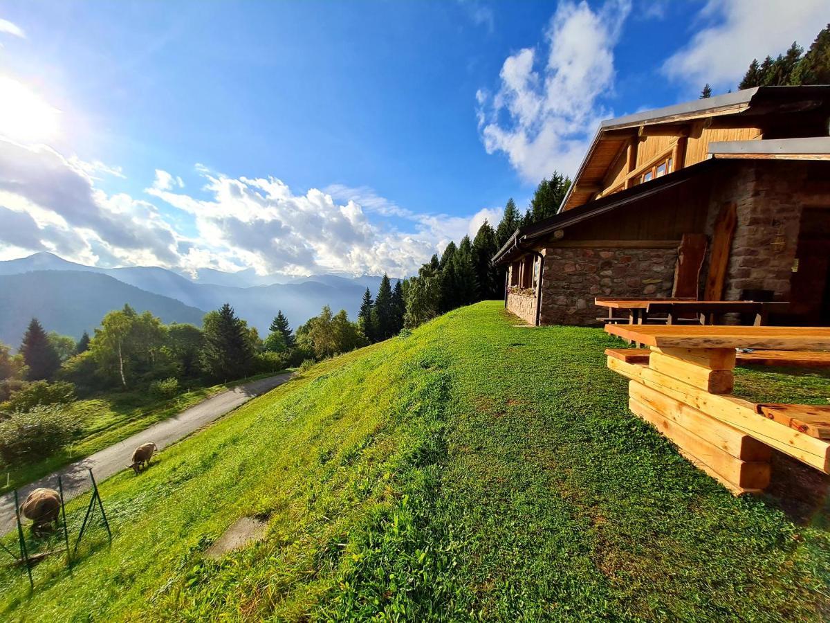 Chalet Chapeau Rar Castel Condino Εξωτερικό φωτογραφία