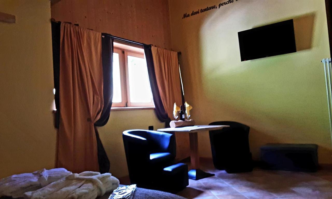 Chalet Chapeau Rar Castel Condino Εξωτερικό φωτογραφία