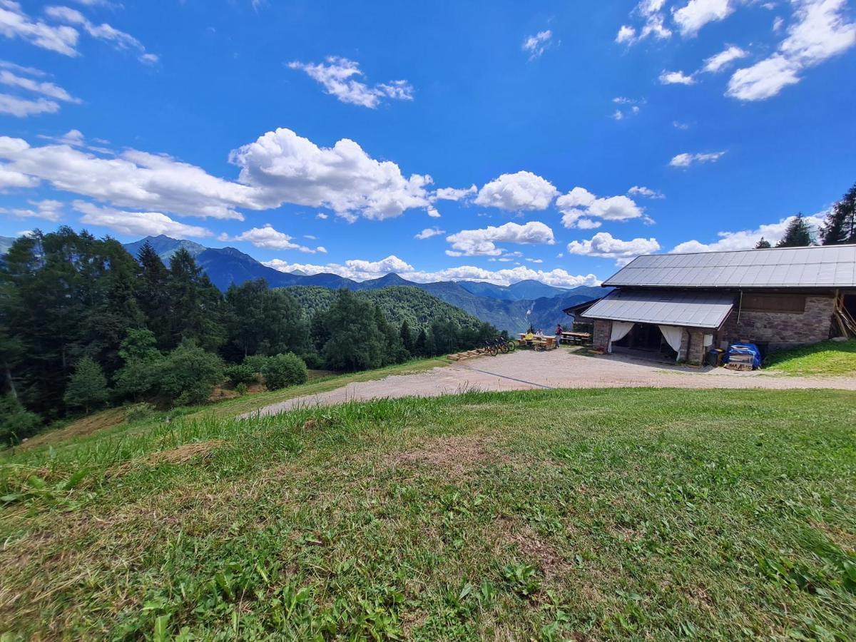 Chalet Chapeau Rar Castel Condino Εξωτερικό φωτογραφία