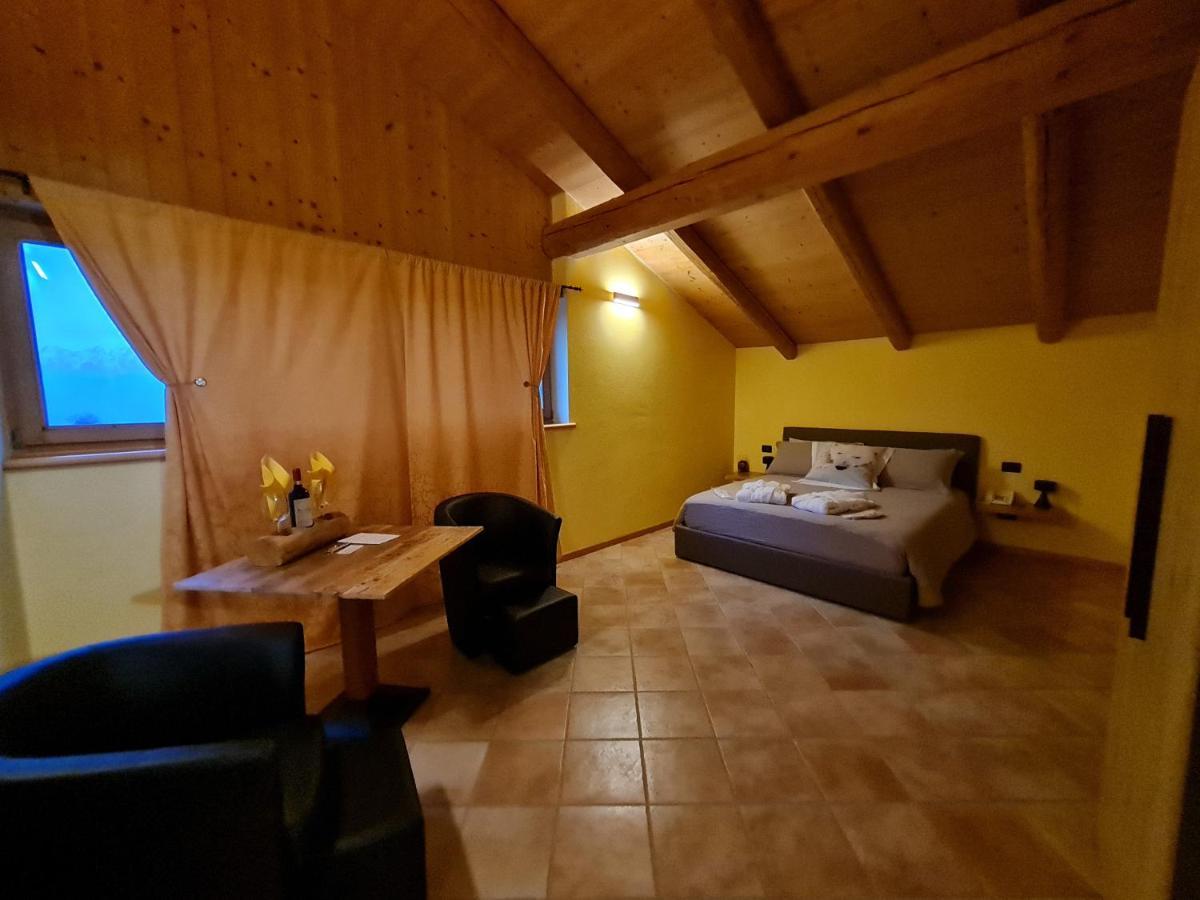 Chalet Chapeau Rar Castel Condino Εξωτερικό φωτογραφία
