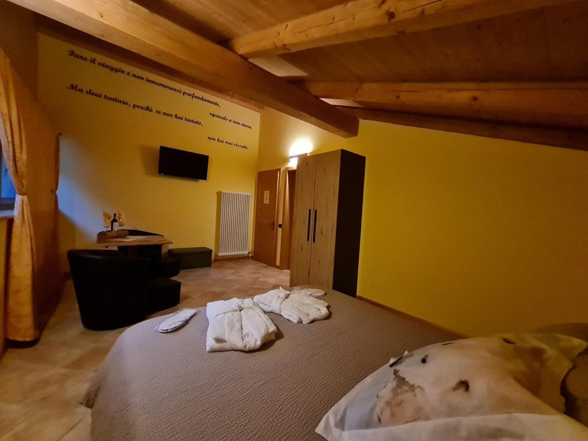 Chalet Chapeau Rar Castel Condino Εξωτερικό φωτογραφία
