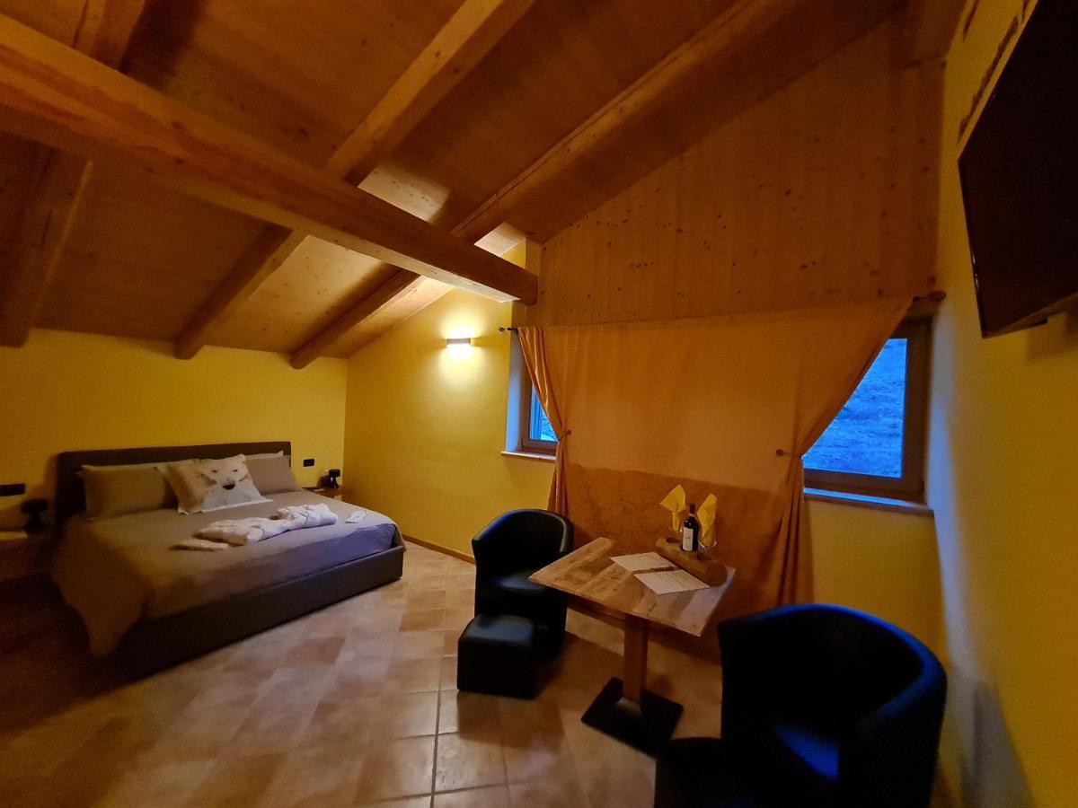 Chalet Chapeau Rar Castel Condino Εξωτερικό φωτογραφία