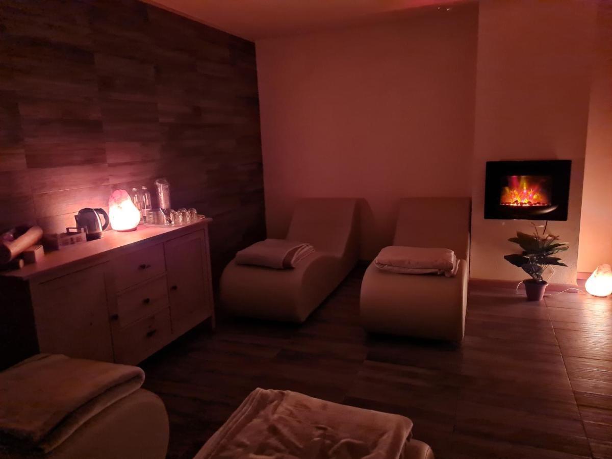 Chalet Chapeau Rar Castel Condino Εξωτερικό φωτογραφία