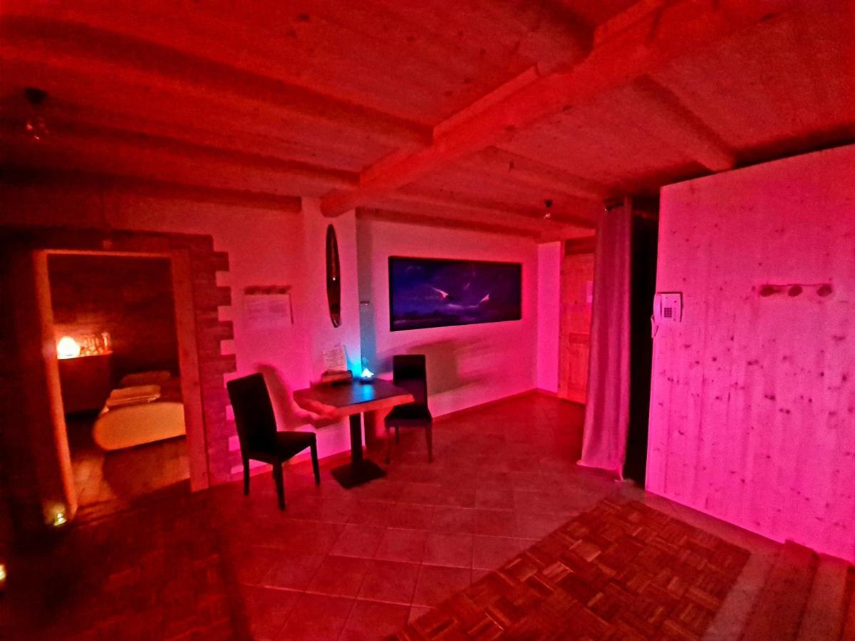 Chalet Chapeau Rar Castel Condino Εξωτερικό φωτογραφία